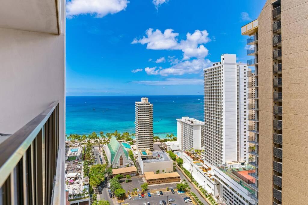 Ho'omaluhia High Floor Ocean View, Free Parking Apartment