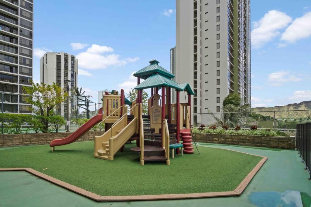 Ho'omaluhia High Floor Ocean View, Free Parking Honolulu