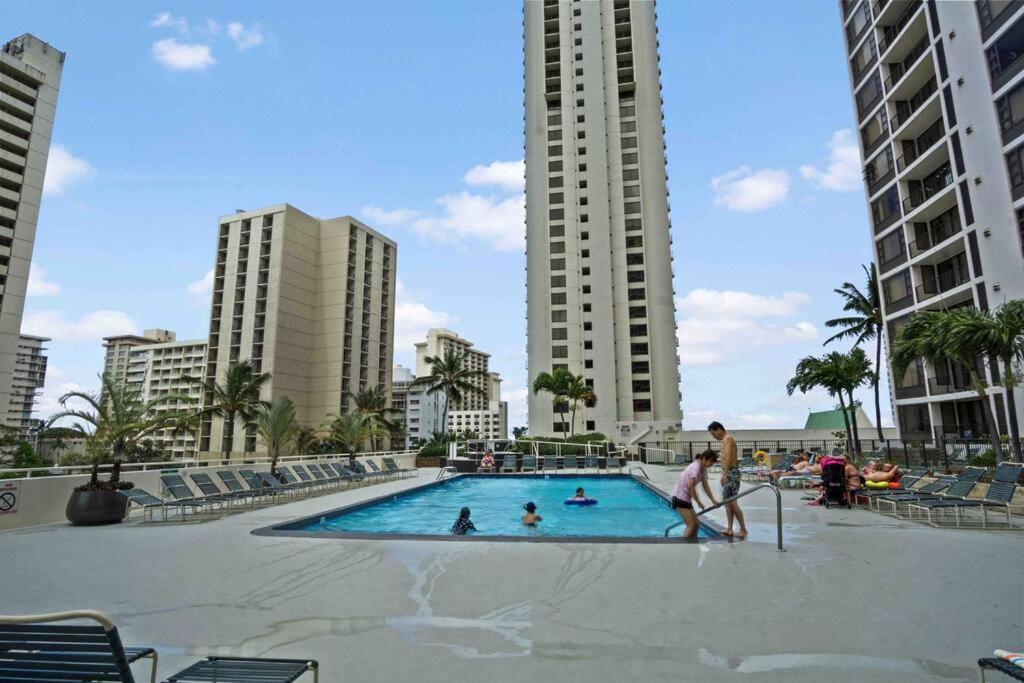 Apartment Ho'omaluhia High Floor Ocean View, Free Parking