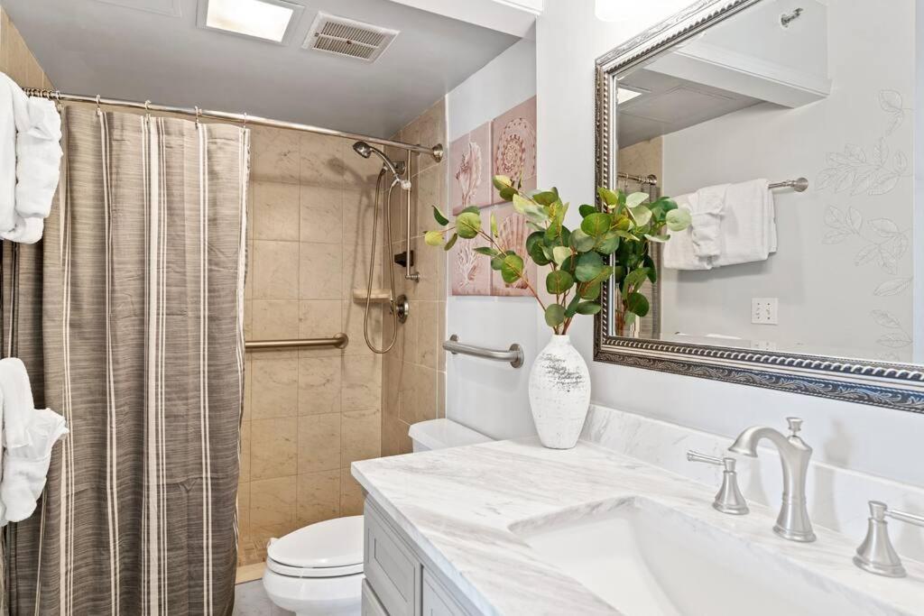 Ho'omaluhia High Floor Ocean View, Free Parking * Honolulu